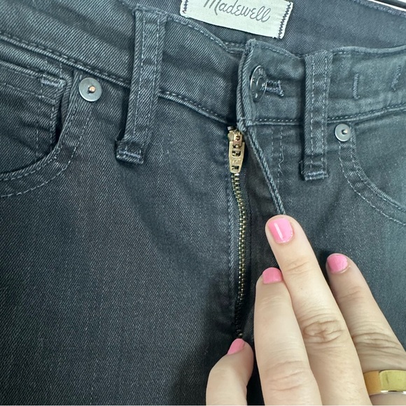 Madewell (27) 9” High Rise Skinny Jean in Black - Picture 5 of 9